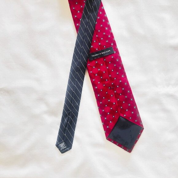 Tommy Hilfiger Mens Tie Blue and Red 58 x 3.5 in 100% Silk Navy Tail - Picture 8 of 10